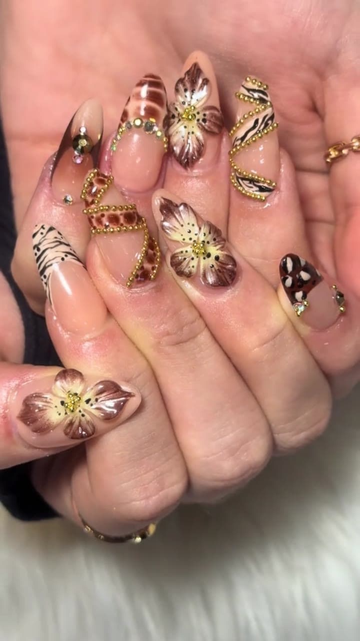 Mahogany and gold 3D floral acrylic set from TikTok @gossipandnailspa